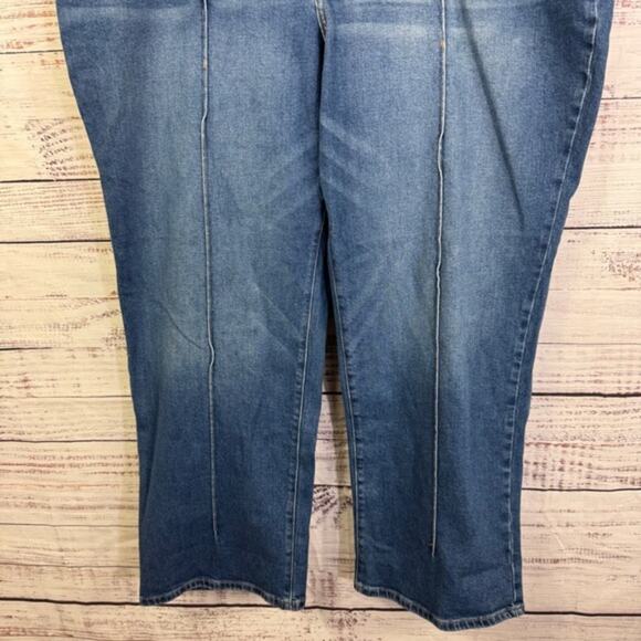 Lane Bryant Denim Signature Fit Mid Rise Relaxed Straight High rise Sz 22 Jeans - Picture 3 of 7